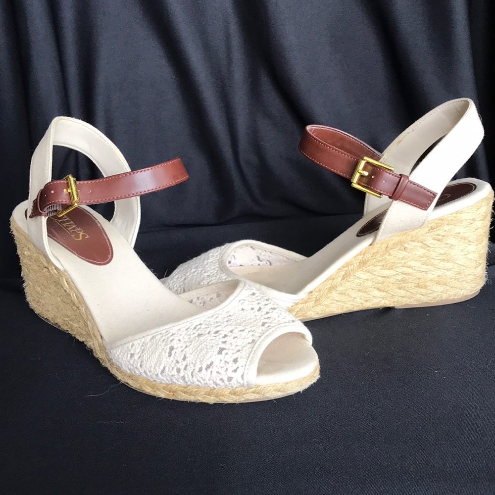 Chaps brand wedge, sz10, cream lace detail